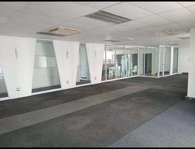 1,224M² BUILDING TO LET IN BRYANSTON